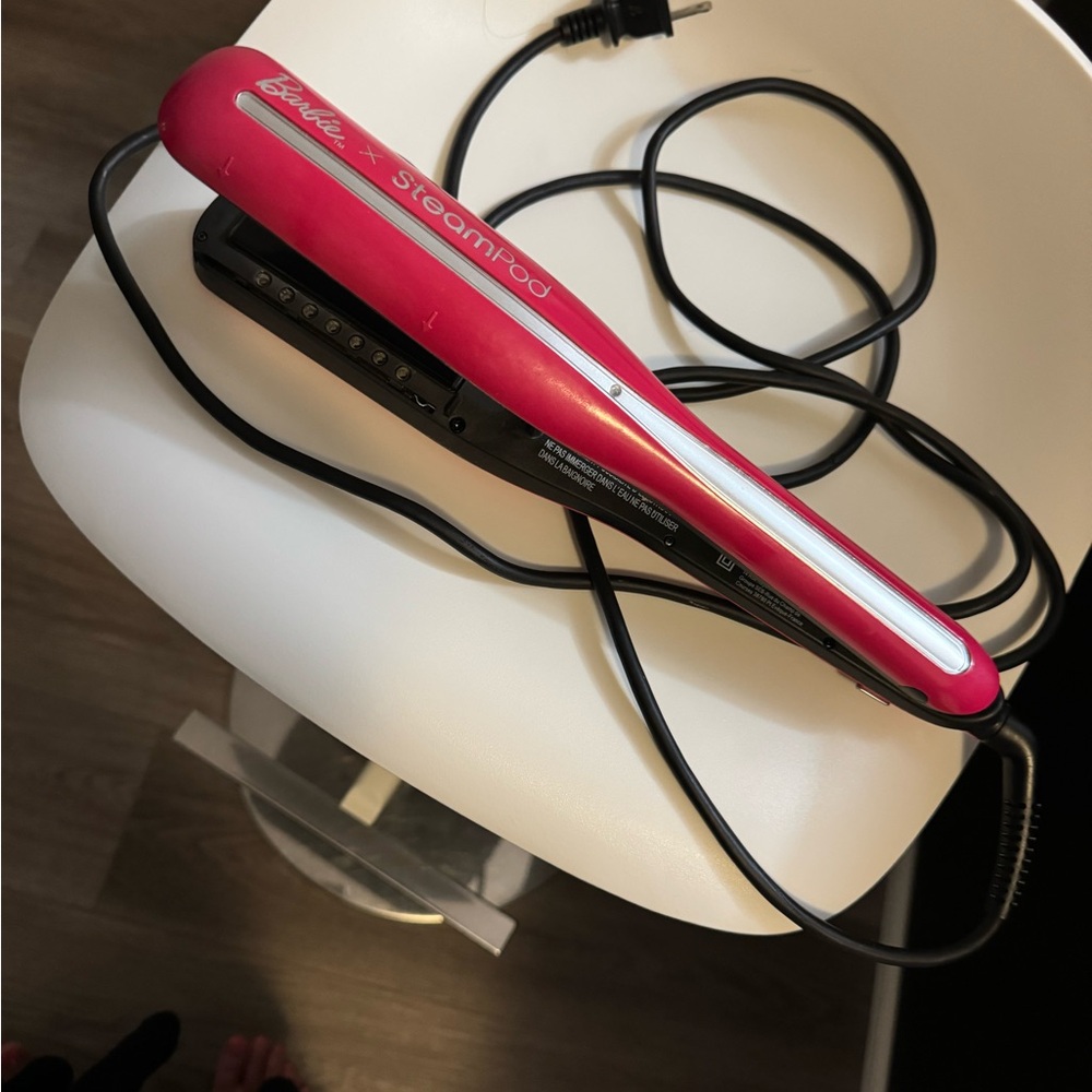 L’Oréal Steampod in Barbie pink
